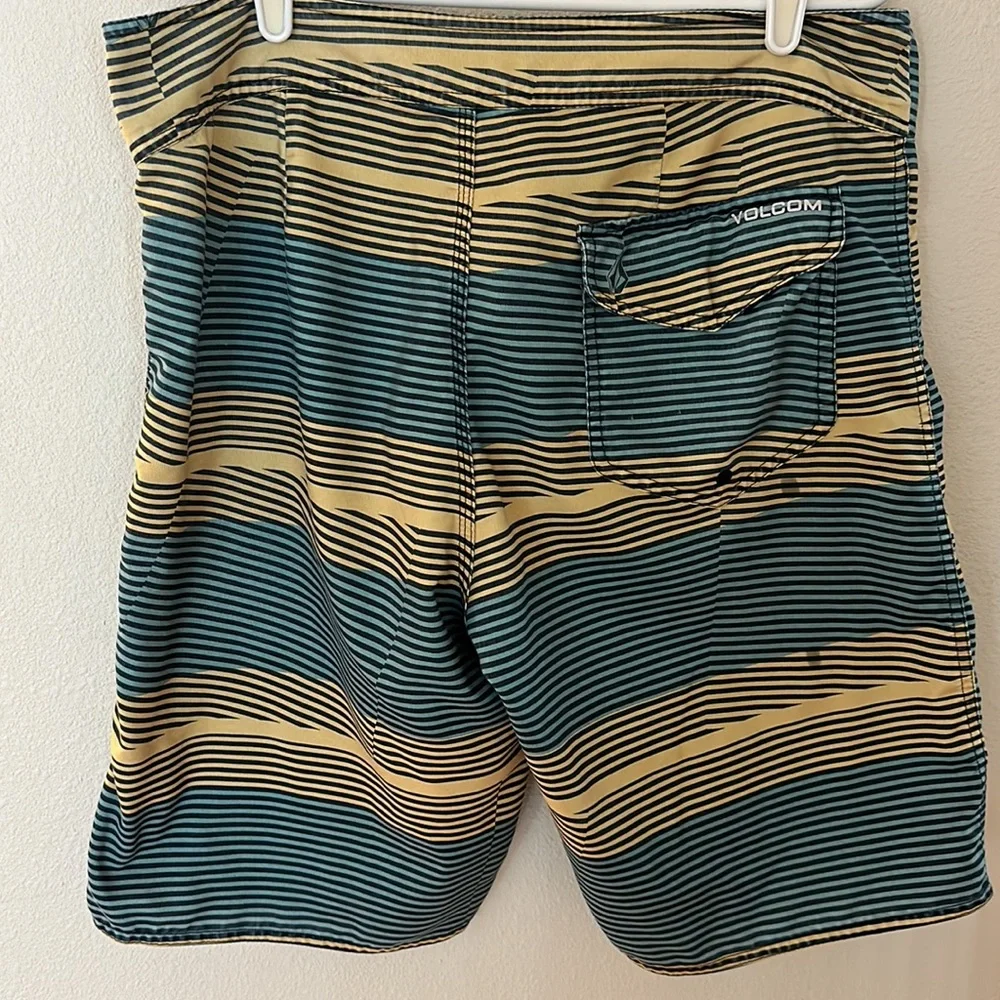 Volcom BoardShorts - Picture 3 of 7